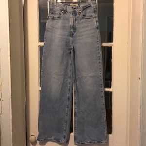 Levi’s Ribcage Wide Leg Jeans (27)